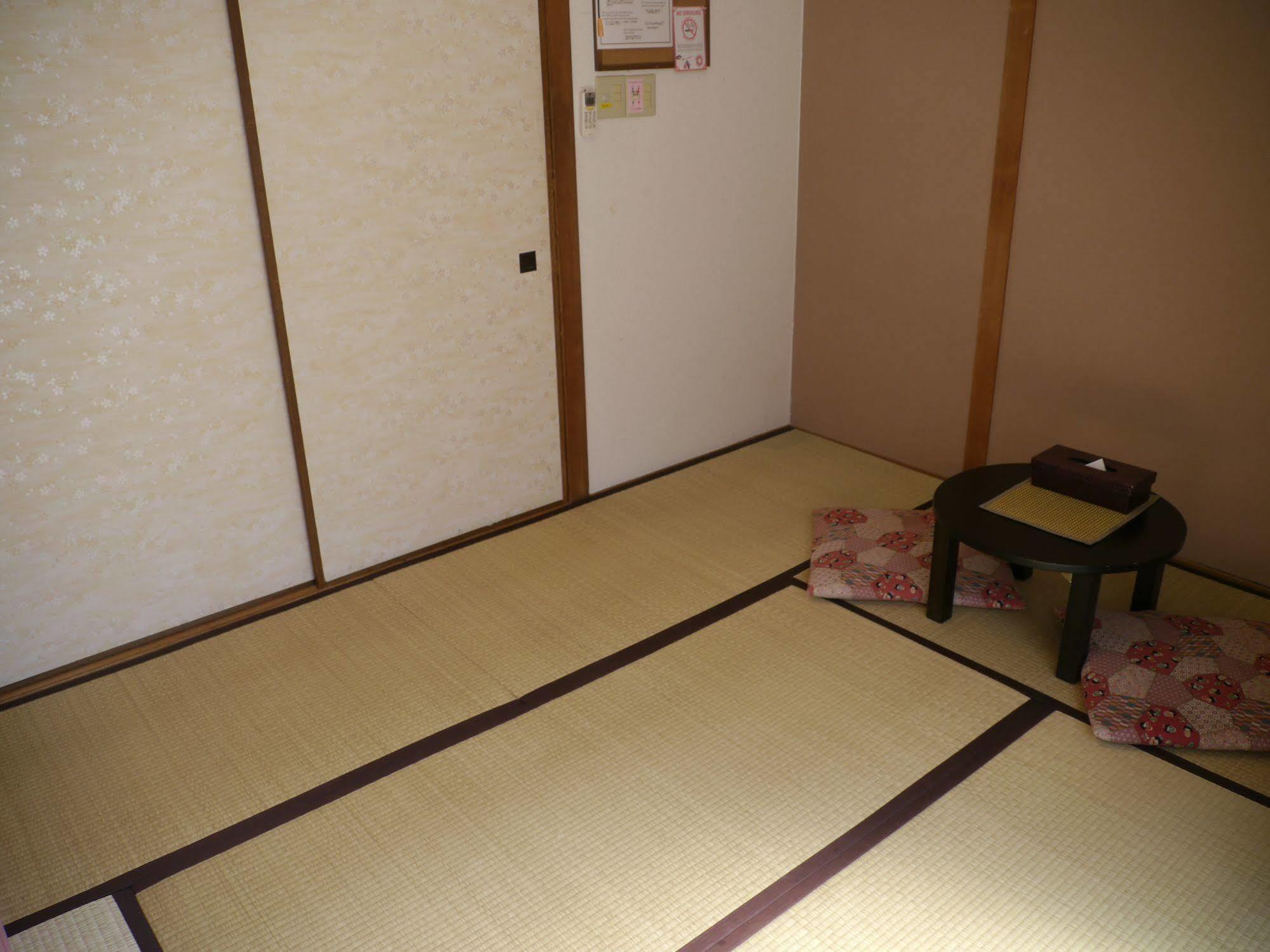 J-Hoppers Hiroshima Guesthouse Exterior foto
