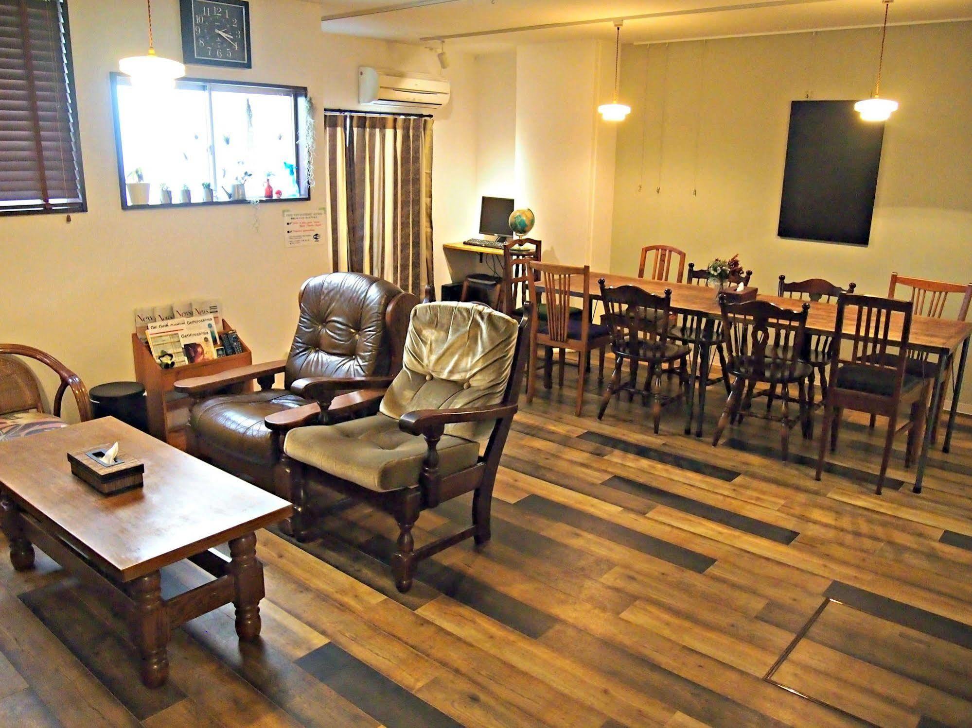 J-Hoppers Hiroshima Guesthouse Exterior foto
